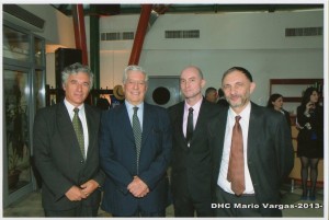 Cu Mario Vargas Llosa, Prof. univ. dr. Calin Rus, Prorector al UBB, si prof. univ. dr. Corin Braga, decanul Facultatii de Litere.