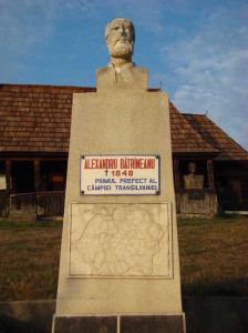 Soclul cu bustul revolutionarului pasoptist, Alexandru Batraneanu.